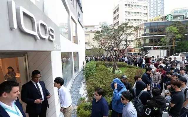 IQOS韩国首尔预售，引万人排队争抢！