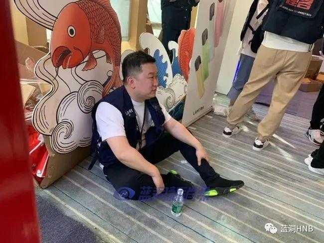 学习徕米好榜样：赫畅再次累坐地，全程记录魔鬼细节和团队有多努力