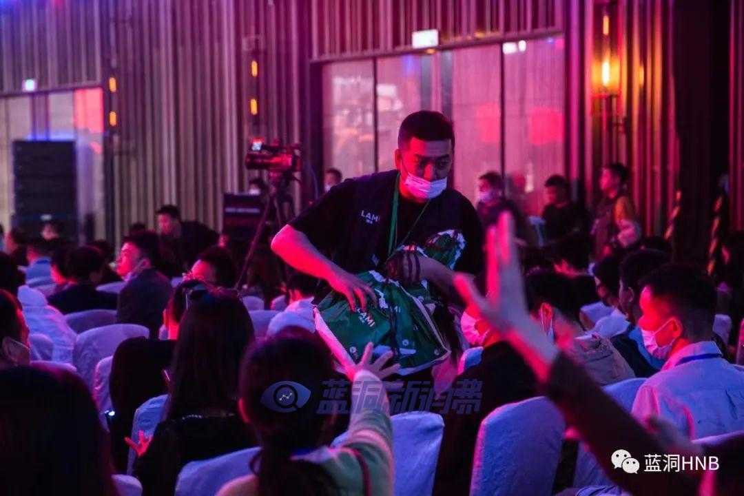 学习徕米好榜样：赫畅再次累坐地，全程记录魔鬼细节和团队有多努力