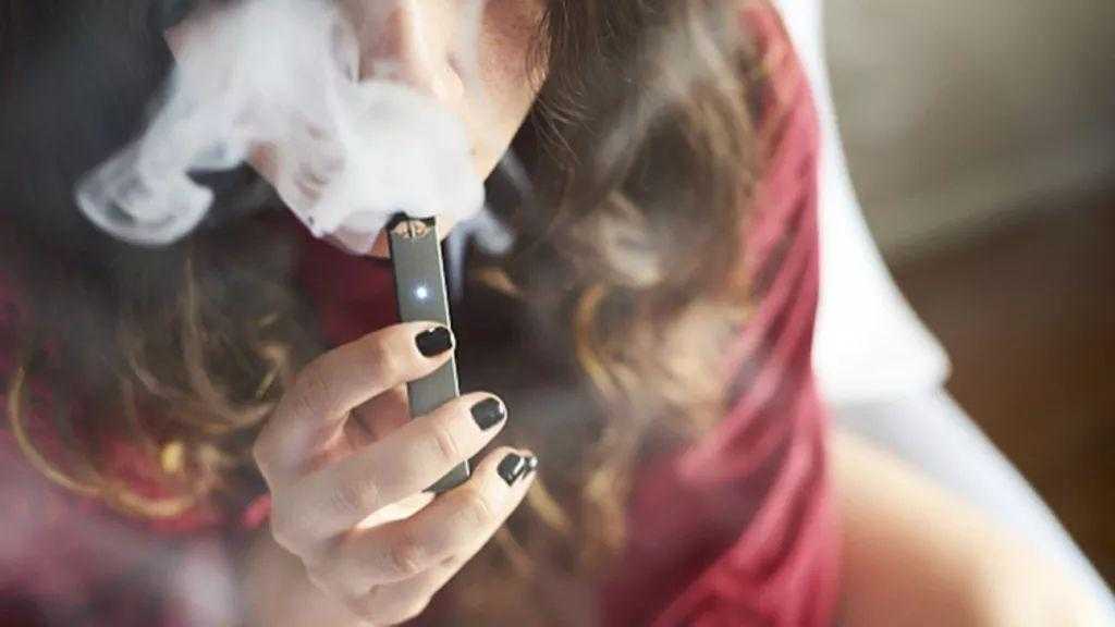 吸电子烟也算抽烟吗?