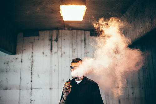 电子烟别人闻到烟味吗？
