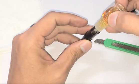 电子烟烟弹怎么加烟油？