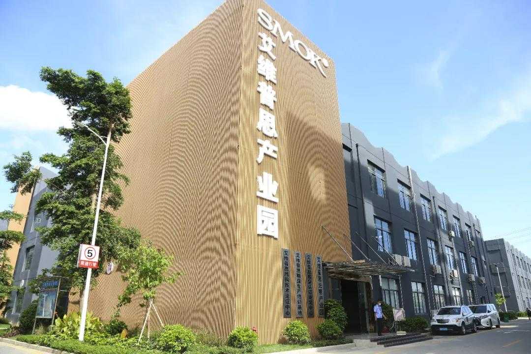 SMOK换弹电子烟即将发布，全球首款智能屏可调功率