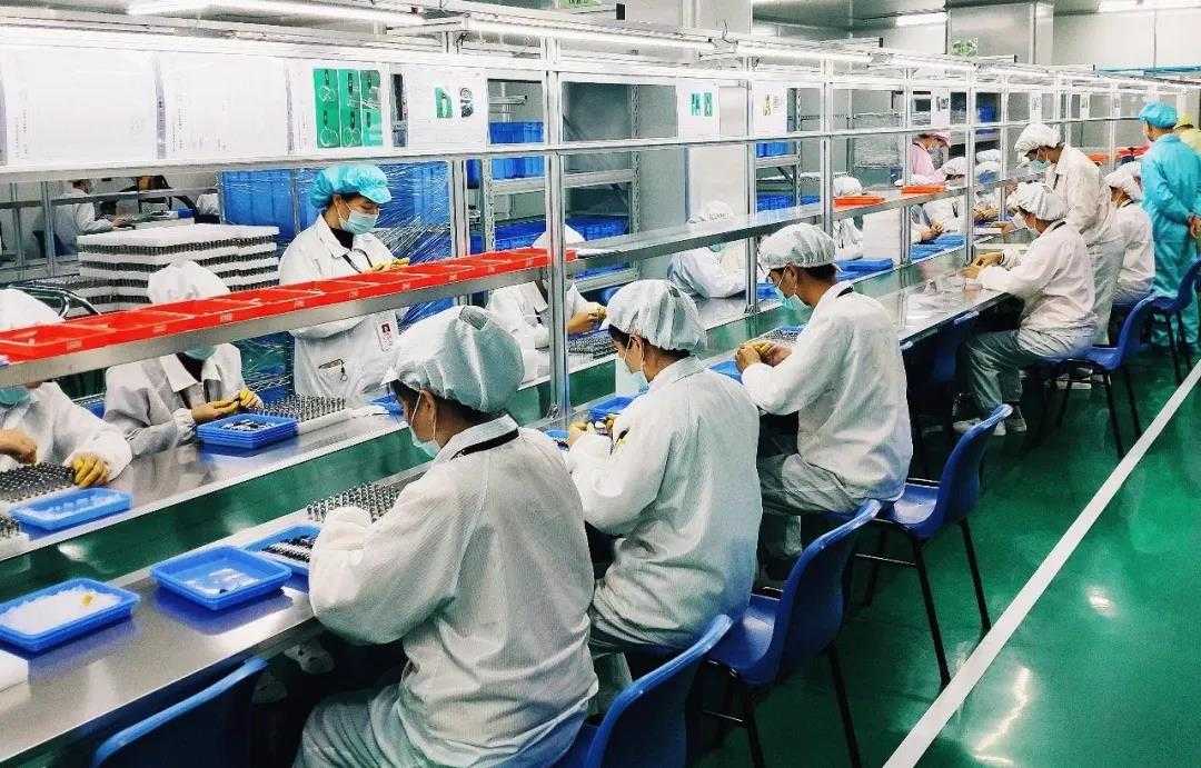 SMOK换弹电子烟即将发布，全球首款智能屏可调功率