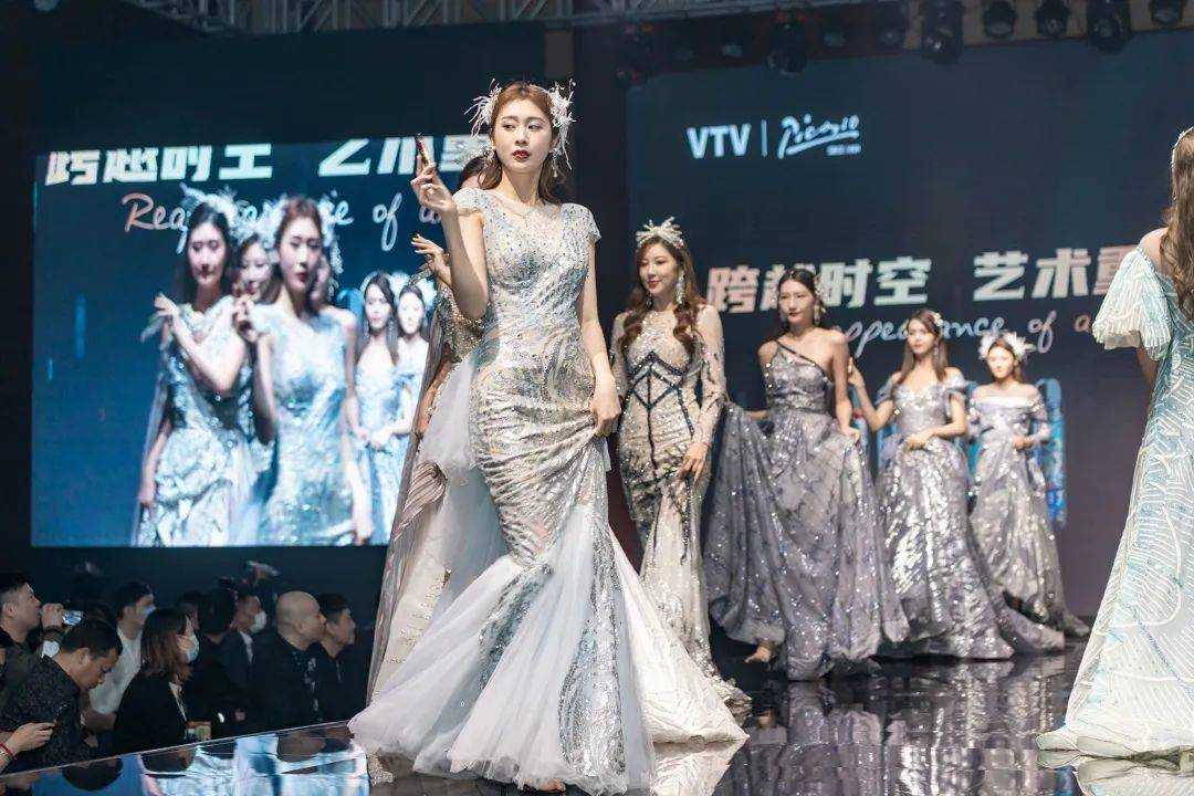 VTV毕加索联名款电子烟设备；“跨越时空，艺术重现”！与毕加索联名，与中通战略合作。

</p>
<p>