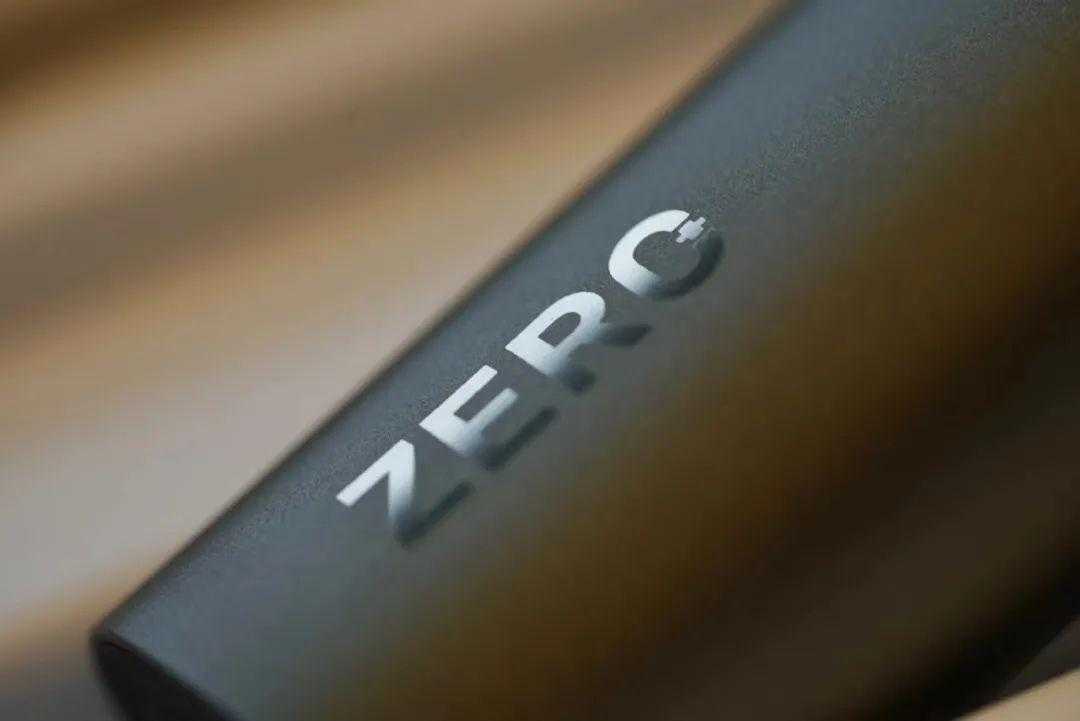 国产固态电子烟零嘉Z40对比加热卷烟IQOS 3 DUO到底赢在哪？