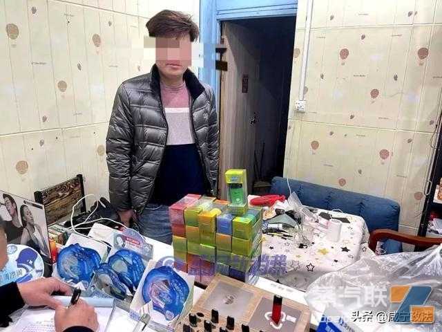 通城公安与烟草联合执法查获一批危害青少年的奶茶杯与可乐罐