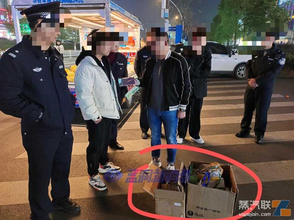 现场报道：赣州烟草局工作人员深夜查处电子烟地摊