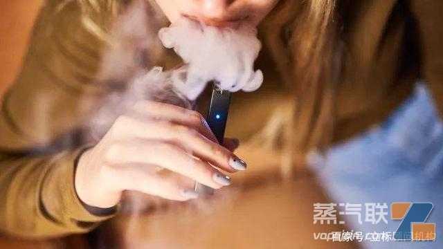 有史以来最愚蠢反电子烟故事：医生给十几岁儿子香烟来代替电子烟