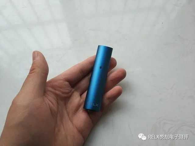 relx悦刻一代电子烟套装里面有什么？有哪些颜色选择？