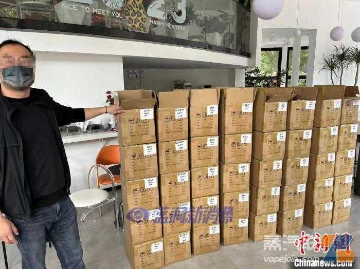 上海宝山警方全链条捣毁一生产、运输、销售非国标电子烟犯罪团伙。
</p>
<p> 上海市公安局宝山分局供图 抓获20余人,查获生产线2条,案值5000余万元!上海捣毁非法电子烟制销团伙