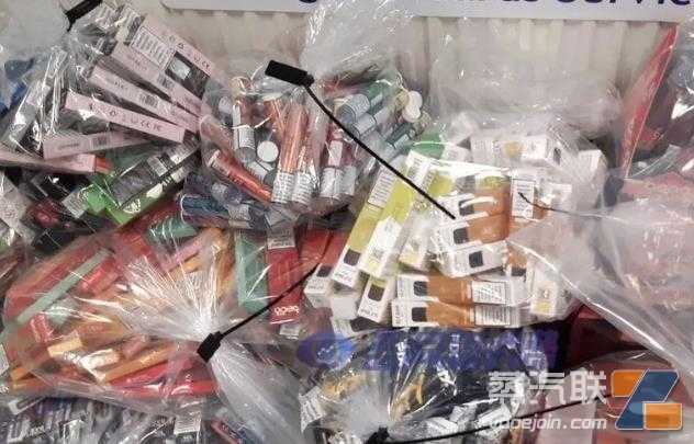 英国警方突袭达灵顿商店查获超大尺寸电子烟