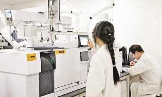 雾化人来到了“临界路口”，数千家药店转身新增电子烟零售！