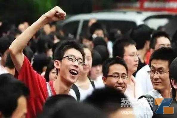 千万学子赶高考，六千多万人大省颁发了第一张电子烟零售证！