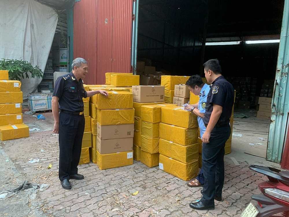 越南北宁查获10万件非法电子烟 涉及EBCREATE、LOST VAPE等品牌